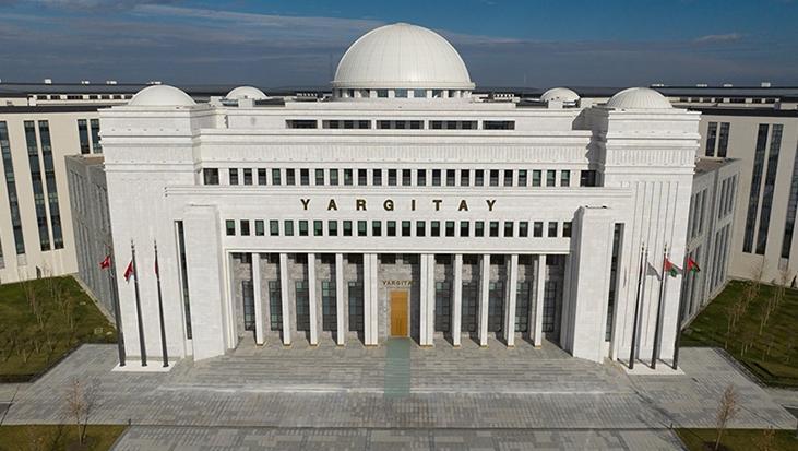 İzmir’de Sosyal Medya Paylaşımlarına Fedakâr Bir Yargı: Suça Övme Davasında Mahkeme Kararları