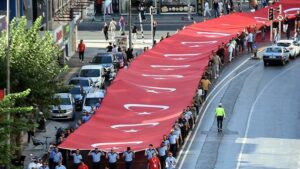 İzmir’in Kurtuluşunun 103. Yılında Zafer Yürüyüşü Coşkuyla Sürdü