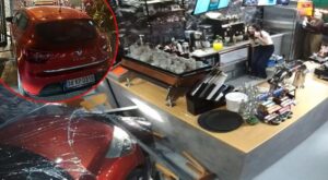 Kafeye Sürücü Kontrollü Girdi: Kaza Anı ve Görüntüler Üzerinden Olayın Gelişimi