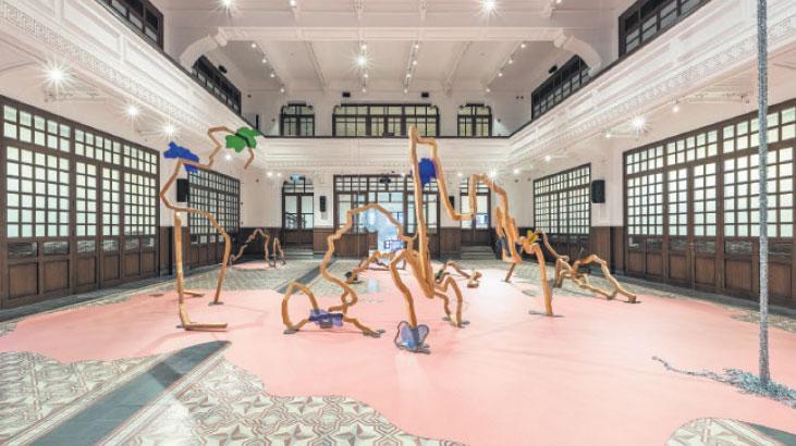 Kaybolanı Yeniden Bir Araya Getirmenin Fiziksel Dili: Dikenli Zeminde Direniş ve Hafıza