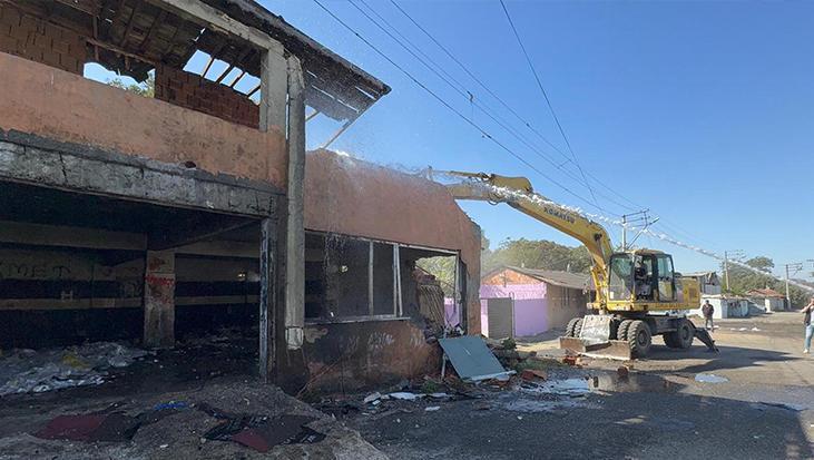 Kore Mahallesi’nde Dönüşüm Başladı: Metruk Binalar Kaldırım ve Zula Yoksa Boyalı Yol Var