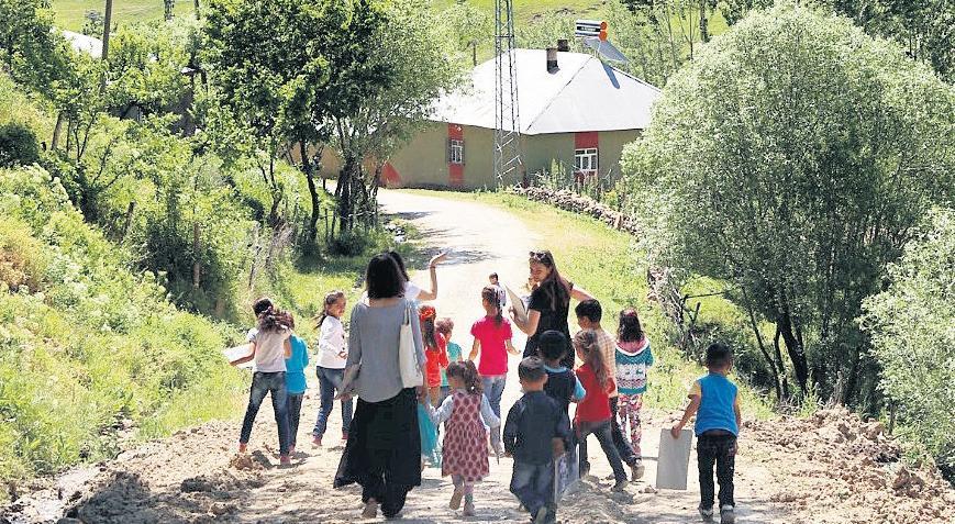 Köy Okulları İçin Öğretmen Adaylarına ve Bölgede Eğitim Deneyimine Dair Yeni Perspektifler