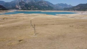 Kozan Barajı’nda Kuraklık Hüzmesi: Doluluk Düşüyor, Çevre Kirliliği Alarm Veriyor