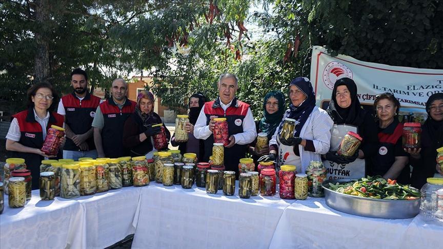 Lezzetli Turşularla Kadın Çiftçilerden Sürdürülebilir Gelir: Mutlu Sofralar Projesi