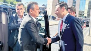 Özgür Özel: Yargı ve Kurultay Süreçlerinde Türkiye’nin Kriz Dönemleri