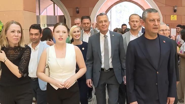 Özgür Özel’in Kayıt Gününde Öğrenciyle Tanışması ve Sınav Hazırlıkları