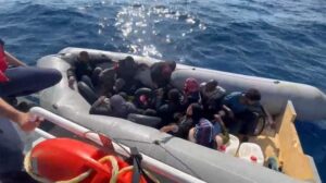 Sahil Güvenlik Operasyonu: Düzensiz Göçmen Yakalama ve Kurtarma Faaliyetleri Çeşme ve Seferihisar’da