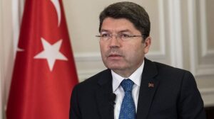 Siyasi Tartışmalar ve Medya Etkileri Üzerine Yetkili Açıklamaları Derinleştiren İnceleme