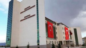 TASLAK: Erzurum 8. Asliye Ceza Mahkemesi’nde Turan D. Hakkında Taksirle Ölüme Neden Olma Kararı ve Olayın Kusur Tartışması