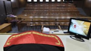 Yargıtay 2. Hukuk Dairesi: Eşinden boşanan annenin çocuğunun soyadının değiştirilmesi kararına kanun yararına bozma