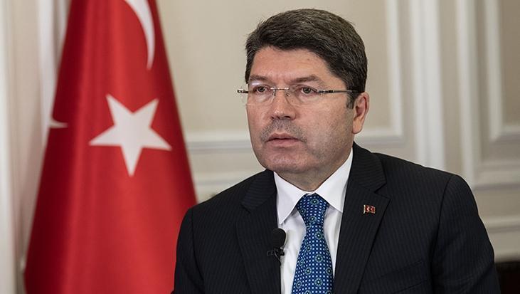 Adalet Bakanı’nın TBMM Açılış Değerlendirmesi ve CHP Protestosuna Yönelik Satır Arası Eleştiriler