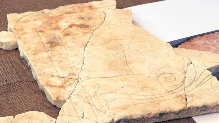 Afyon Mermerine İşlenen Sfenks-Tutu: Sorgulanan Dekorasyon Programının Mısır Etkisi