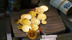 Altın Fiyatlarında Sert Düşüş ve Piyasa Beklentileri: Fed Kararı Öncesi Analiz