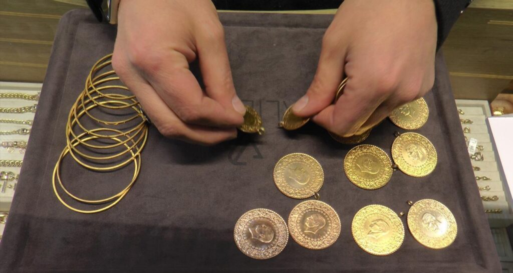 Altın Piyasasında Tersine Dönüş: Sert Düşüşün Ardındaki Nedenler ve Gelecek İçin Olası Senaryolar