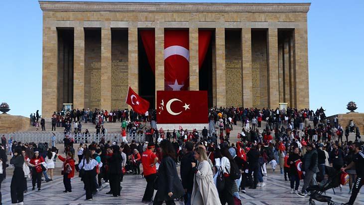 Anıtkabir Ziyaretleri: 29 Ekim Cumhuriyet Bayramı Coşkusu ve Anılar