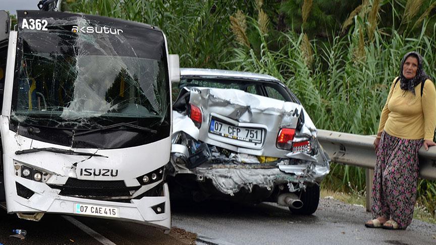 Antalya–Alanya D400’te zincirleme kaza: 2 turist yaralandı ve yol geçici olarak trafiğe kapatıldı