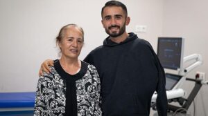 Aynı Gün Ameliyat: Annen ve Oğlunun Kalp Piliyle Yeniden Hayata Dönüşü