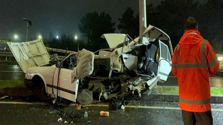 Çerkezköy- Kapaklı Yolu Yünsa Kavşağı’nda Ağır Hasarlı Kaza: Aydınlatma Direğine Çarpan Otomobil İkiye Bölündü