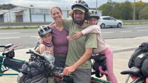 Çift Pedallı Bisikletle Dünya Turuna Çıkan Kanada Ailesi Türkiye’de Yolculuğunu Sürdürüyor