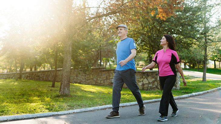 Doğada Yürüyüşün Psikolojik Faydaları: Zihni ve Duyguları Yenileyen Basit Bir Alışkanlık