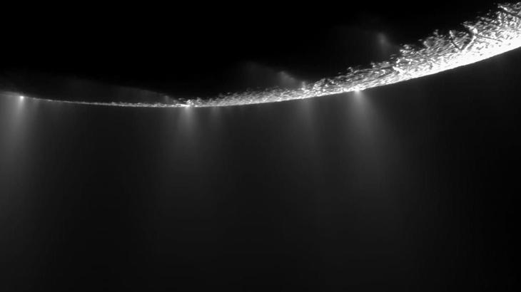 Enceladus’un Jeolojik Suyu ve Yaşam Potansiyeli: Yüzeye Taşınan Ketojenik Bileşikler