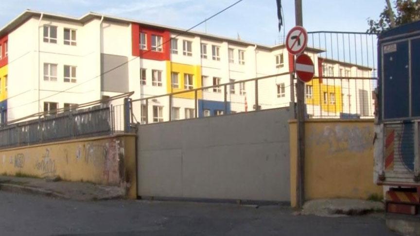 Eyüpsultan’ta Kapı Düşmesi: 4 Öğrenci Yaralandı ve Olay Yerinde İnceleme