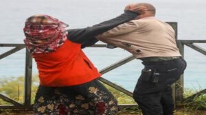 Falezlerdeki Kurtarma: İtfaiye Eriyle Mahsur Kalan Kişinin Geri Çıkışı ve Basın Baskını