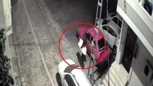 Firuzköy’de Araca Monte Edilemeden Çalınan 20 Bin Liralık Ses Sistemi ve Güvenlik Kamerası Kayıtları