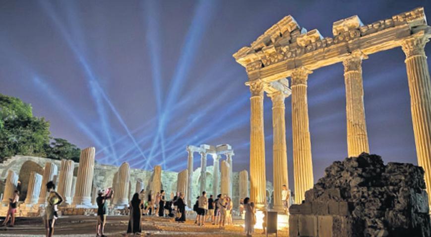 Gece Müzeciliği 2024: Side, Galata ve Efes Ören Yerlerinde Ziyaret Saatleri Uzatıldı