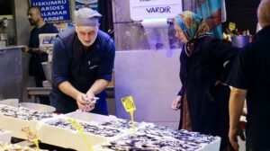 Hamsi Sezonu Canlı ve Canlılık Dolu Balıkçı Tezgahları