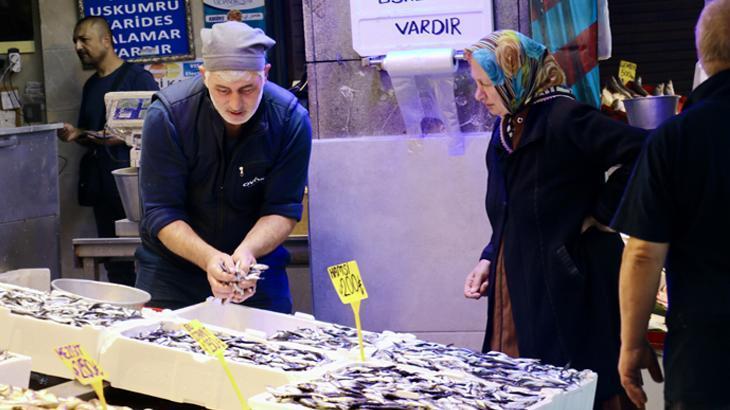 Hamsi Sezonu Canlı ve Canlılık Dolu Balıkçı Tezgahları