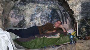 Hatay’da Mağara Yaşamı ve Resmi Müdahaleler: Ali Bozoğlan’ın Deprem Sonrası Zorlu Hikayesi