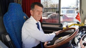 Isparta Şoförünün Yaralı Köpeğe Müdahalesi: Yolculuk Esnasında Hayvan Sevgisi Kamerada