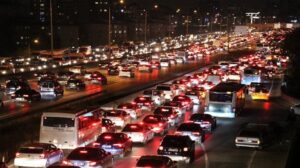 İstanbul’da Akşam Trafik Yoğunluğu ve Aktarma Noktalarındaki Kalabalıklar