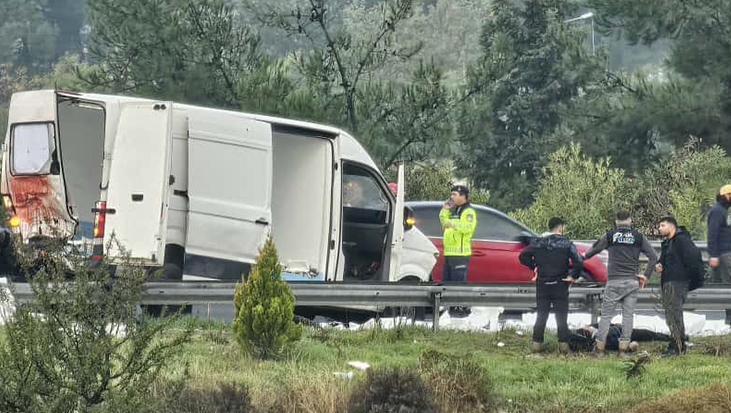 İzmir-Aydın Otoyolu’nda Zincirleme Kaza: Lastiği Patlayan Araç ve Yardıma Gidenler Sebebiyle Korkutan Olay