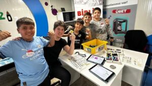 Koç Birlik Hareketiyle Deprem Bölgesine Uzanan Bilim ve Dayanışma Köprüsü