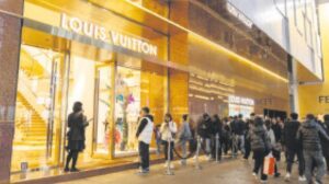 LVMH’de Arnault Ailesinin Stratejik Adımı ve Yükselen Değerler