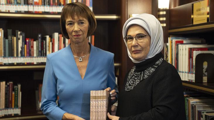 Millet Kütüphanesi Ziyaretinde Dolu Dolu Anlar: Lider Eşlerinin Kültürel Buluşması