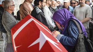 Niyazi Sayın’ın Ardından Türk Musikisinin Yaşayan Efsanesine saygı duruşu