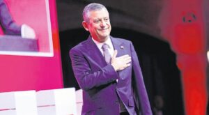 Özgür Özel Amsterdam’da PES Kongresinde Demokrasi ve Barış Vurgusu