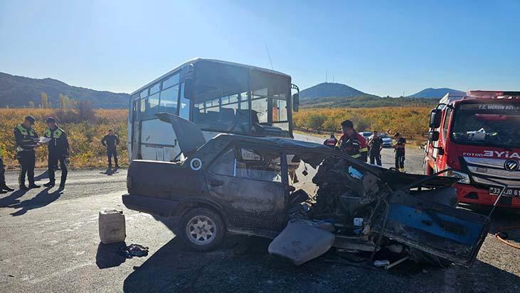 Tarım İşçileri Taşıyan Midibüsle Otomobil Çarpıştı: 3 Ölü, 12 Yaralı