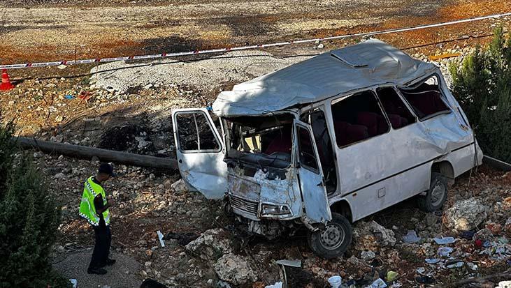 Tarım İşçilerini Taşıyan Minibüsün Şarampole Yuvarlanması: Erdemli’de 4 Ölü, Çok Sayıda Yaralı