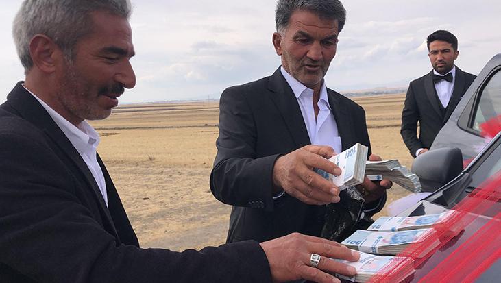 Tomarlı Köyünde Muhtar Güler’in Bağış Açıklaması ve Düğün Konvoyuyla Cami Yatırımı