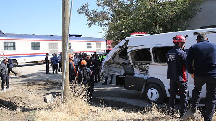 Tren ve Öğrenci Servisi Çarpışması: Olayın Detayları ve Yetkililerin Açıklamaları