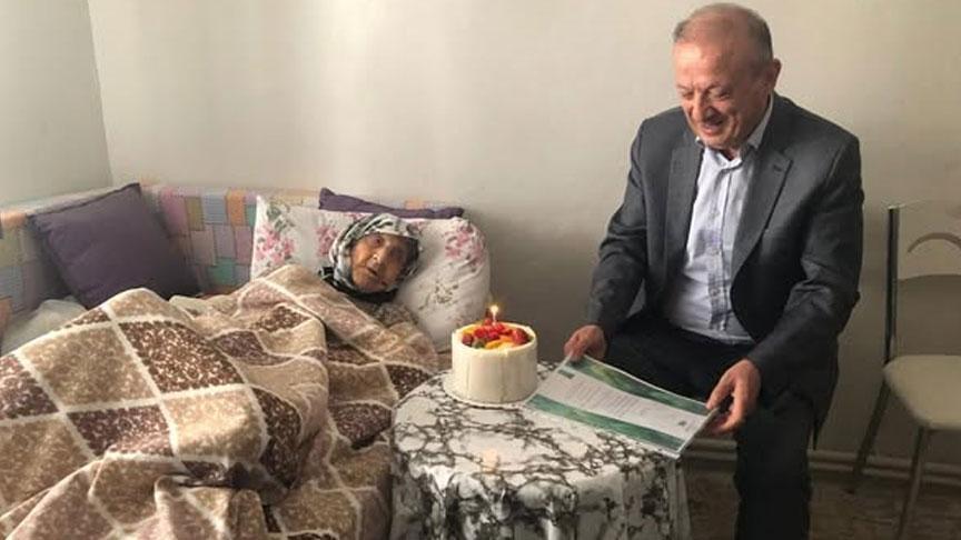 Yaşlılar Haftası Kapsamında Merkezefendi’de 107 Yaşındaki Fatmana Özarslan Ziyareti ve Fidan Sertifikaları