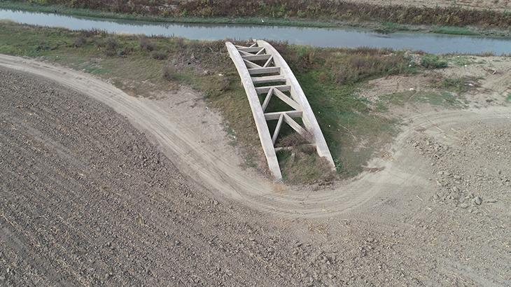 Adana Seyhan Barajı ve Çakıt Nehri Köprüsünün Görünümü: Kuraklıkla Yeniden Doğmuş Tarih