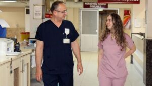 Aileden Meslek, Hastanede Birlik: Baba-Kız Doktorlar Denizli Devlet Hastanesi’nde Birlikte Görev Başında