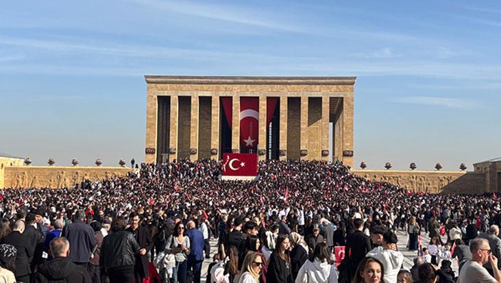 Anıtkabir’e 10 Kasım Ziyaretçi Akını ve Cumhurbaşkanı Başkanığında Tören