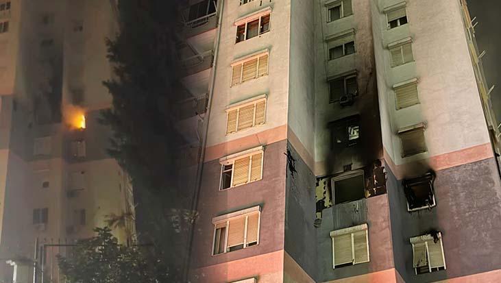 Antalya’da 15 Katlı Binada Yangın: Ev Kullanmılamaz Hale Geldi, Sahibine Yaralanma İsabet Etti