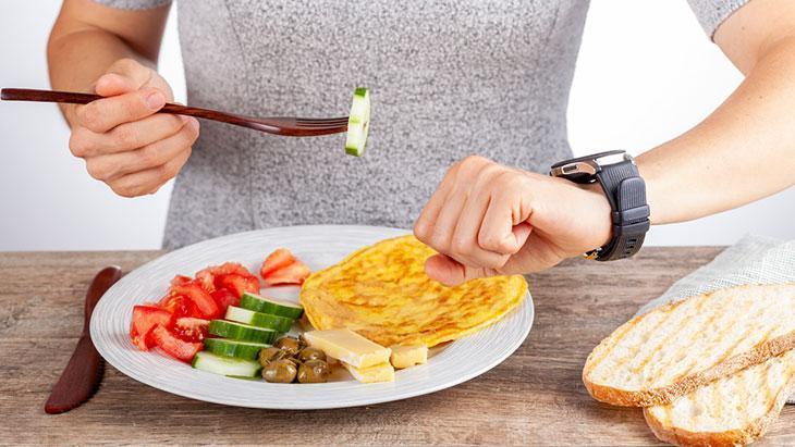 Aralıklı Oruç: Uzun Açlık Süreleri ve Hücre Temizliğiyle İyileşen Metabolik Fonksiyonlar